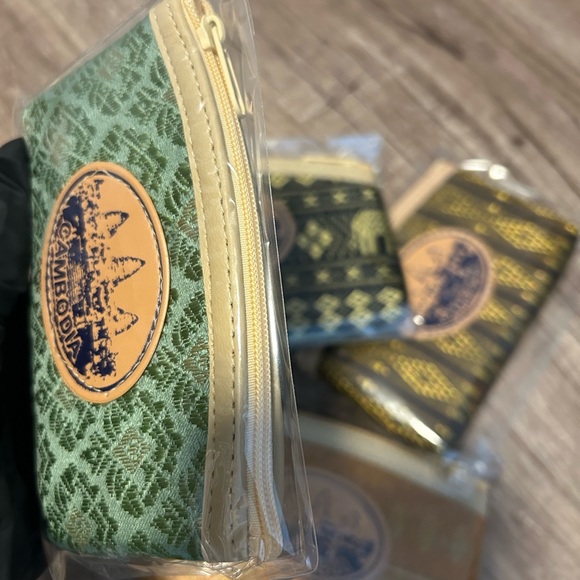 Handmade Cambodia Patterned Wallet Set - Picture 8 of 12